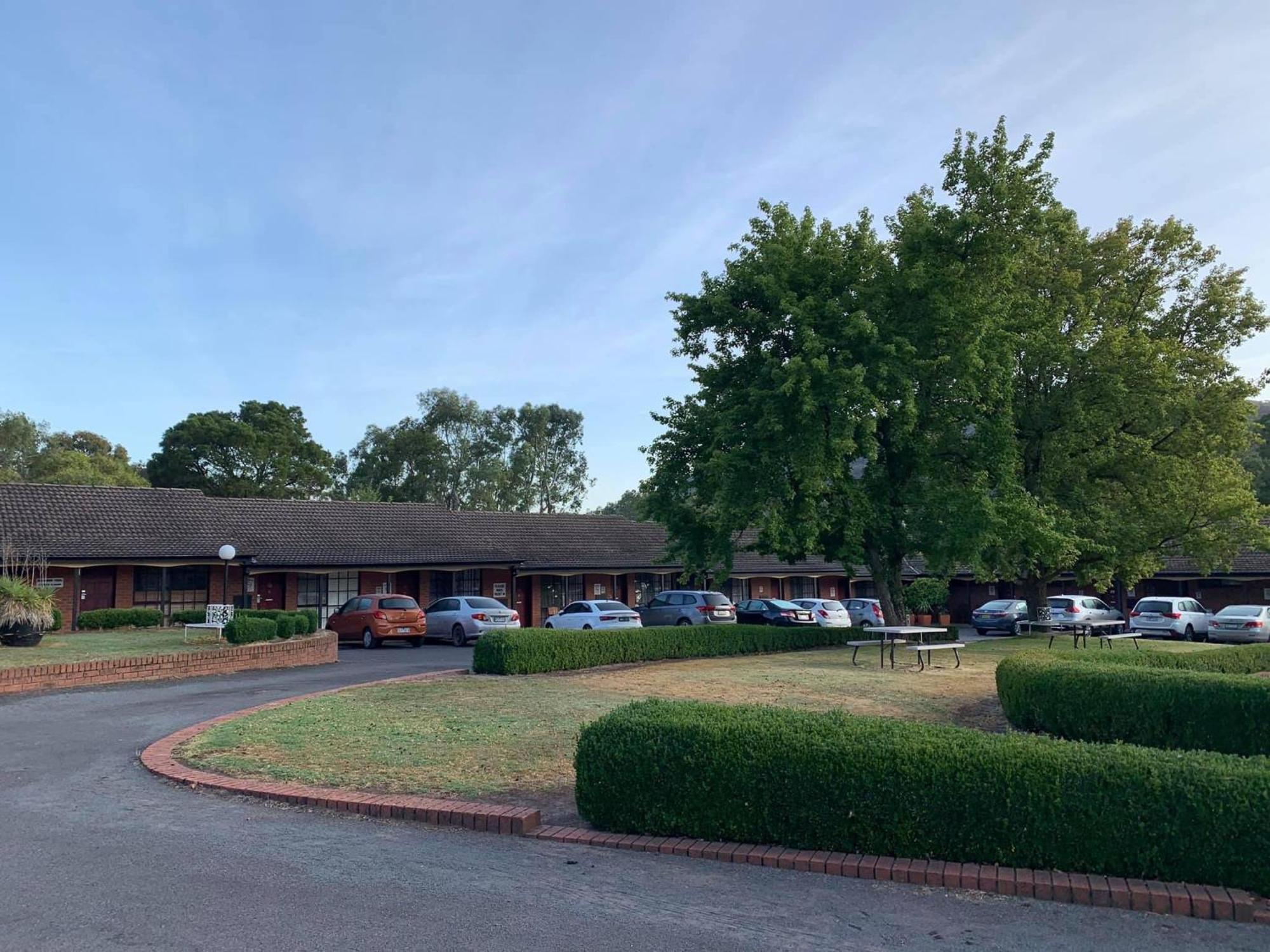 Golden Chain Country Plaza Motel Halls Gap Exterior photo