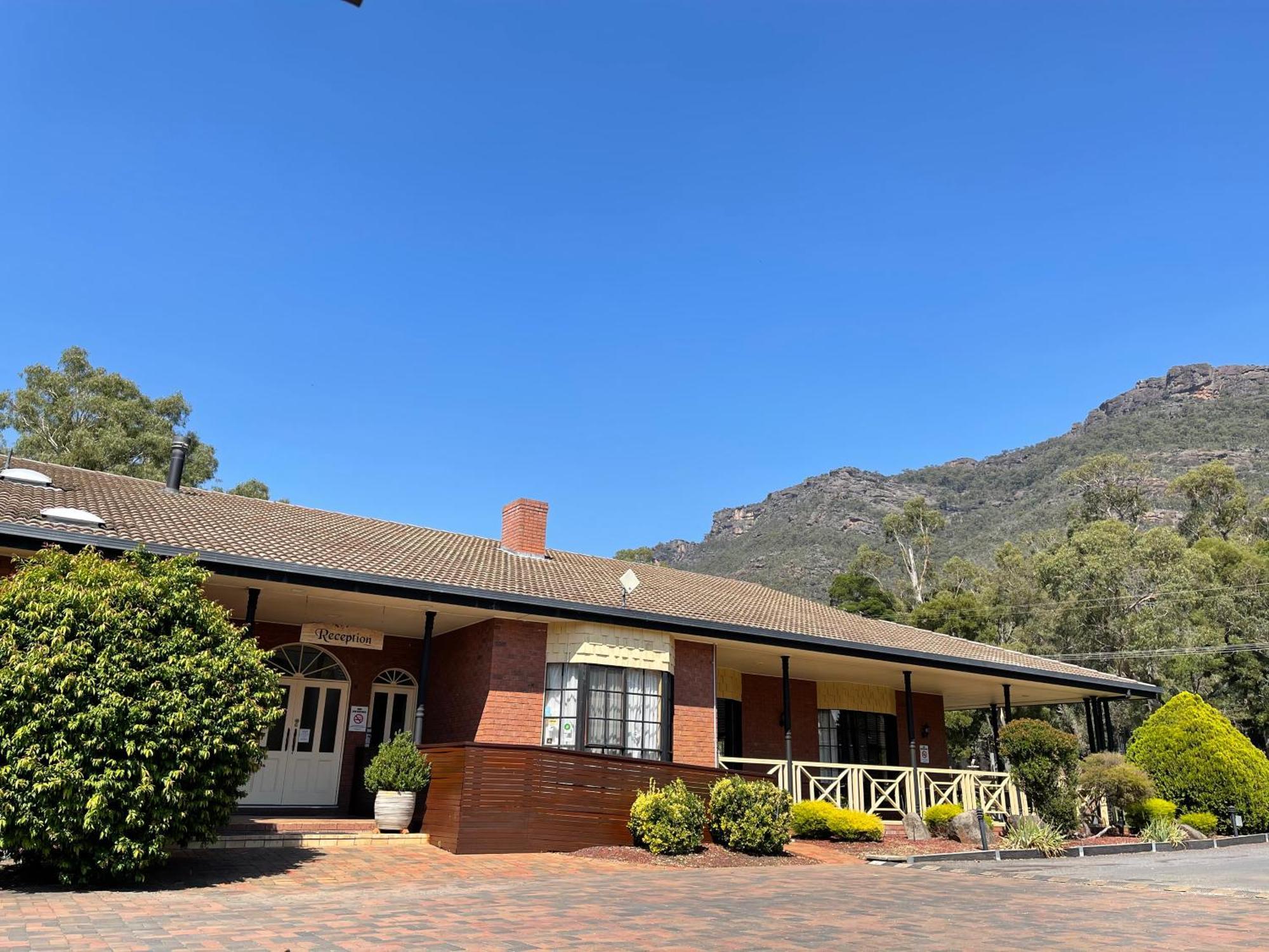 Golden Chain Country Plaza Motel Halls Gap Exterior photo