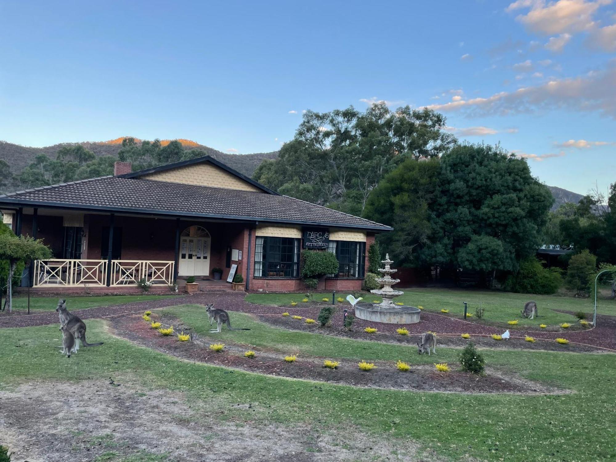 Golden Chain Country Plaza Motel Halls Gap Exterior photo
