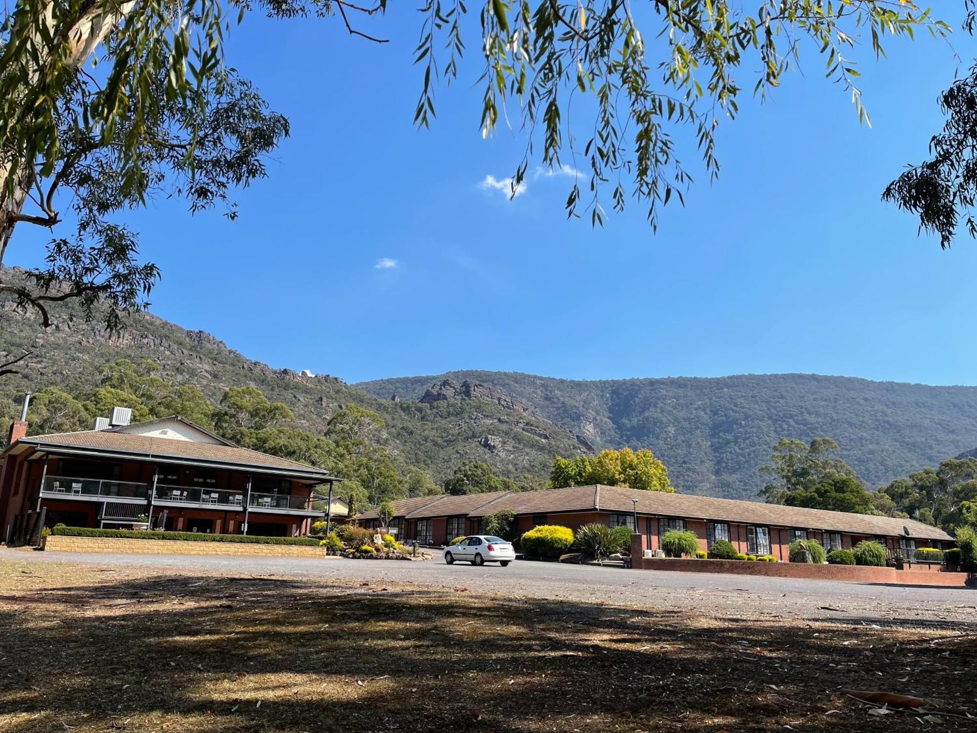Golden Chain Country Plaza Motel Halls Gap Exterior photo